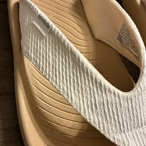 HEYDUDE Meg Flip Sandals Panama White Womens Size 8 Lightweight Comfort - Picture 3 of 7